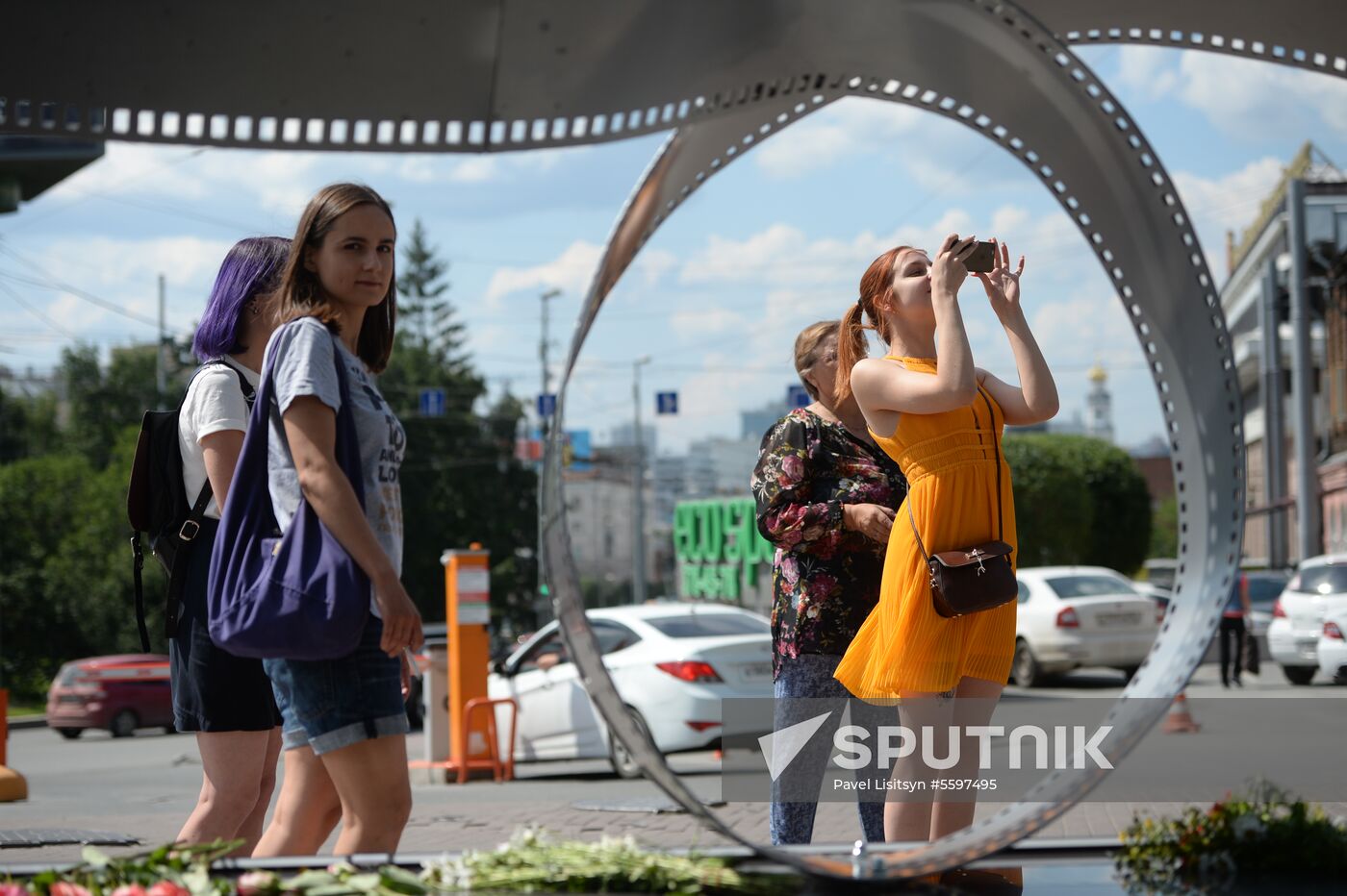Unveiling of sculpture dedicated to poet Vladimir Vysotsky in Yekaterinburg