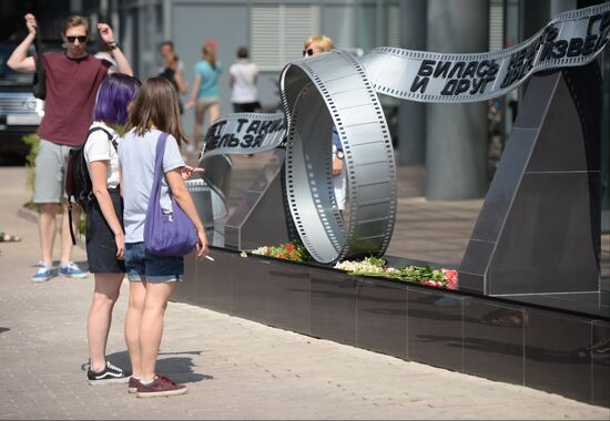 Unveiling of sculpture dedicated to poet Vladimir Vysotsky in Yekaterinburg