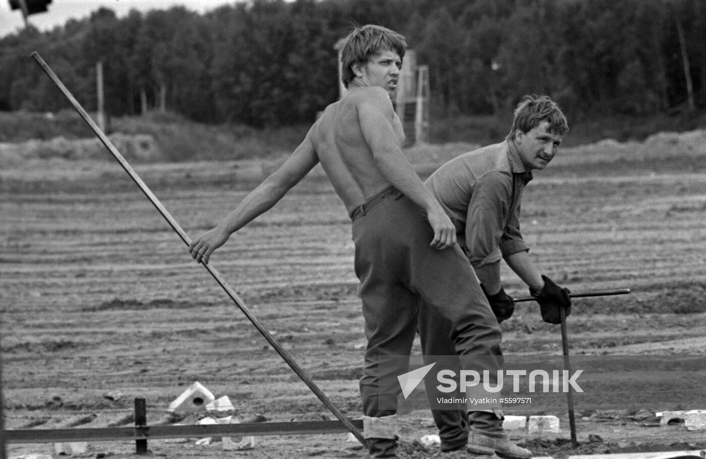 Student construction brigade in Non-Black Earth Region