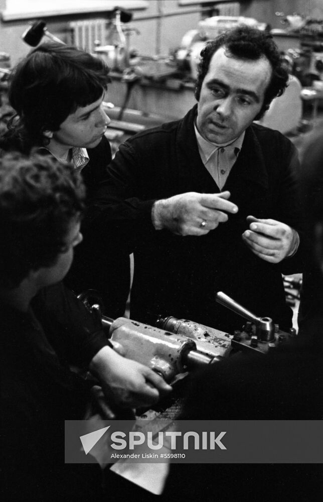 School students choose career