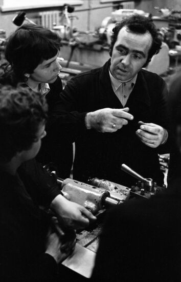 School students choose career