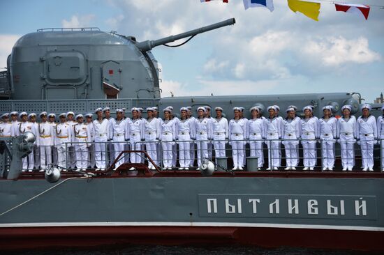 Russian regions stage rehearsals of Navy Day parade