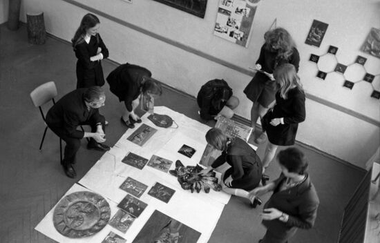 School students choose career