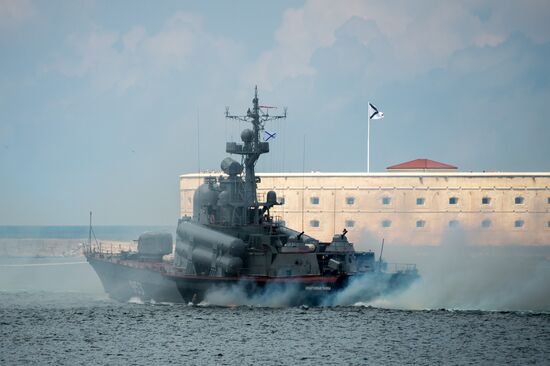 Russian regions stage rehearsals of Navy Day parade