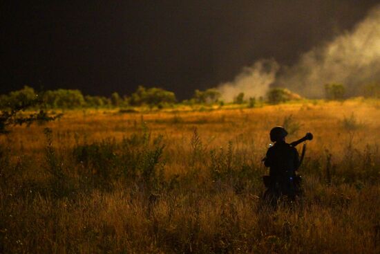 Lugansk People's Republic militia hold drill