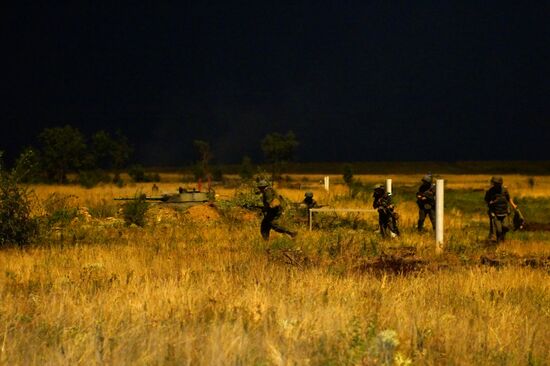 Lugansk People's Republic militia hold drill