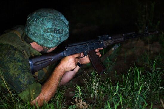 Lugansk People's Republic militia hold drill