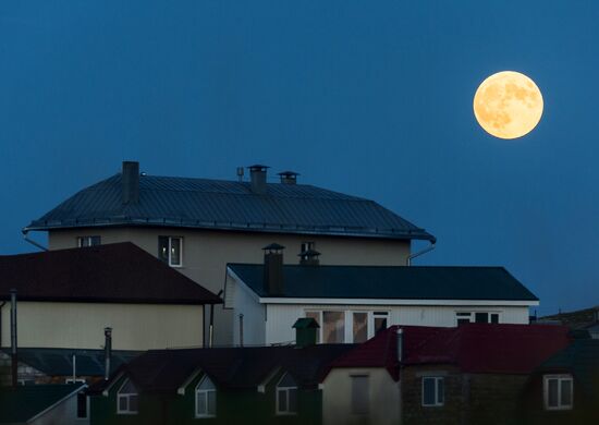 Total lunar eclipse