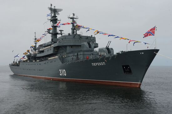 Full rehearsal for Russian Navy Day parade in Vladivostok