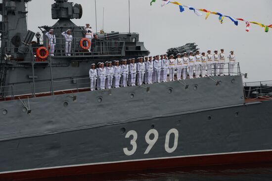 Full rehearsal for Russian Navy Day parade in Vladivostok