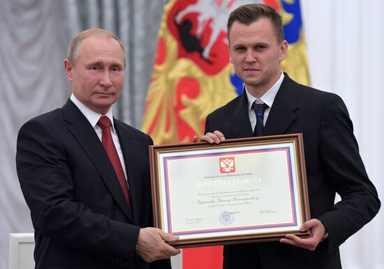 President Putin presents state decorations to Russian national footabll team