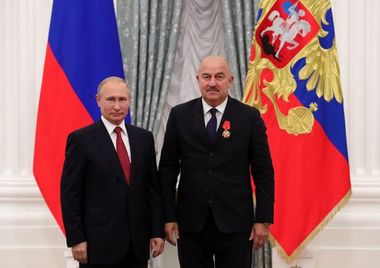 President Putin presents state decorations to Russian national footabll team