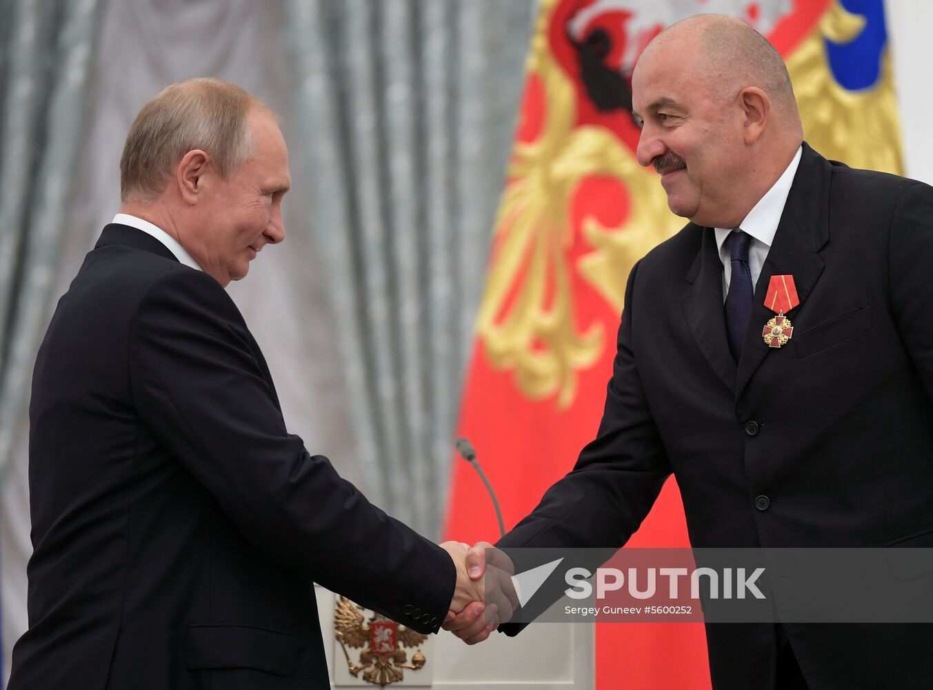 President Putin presents state decorations to Russian national footabll team