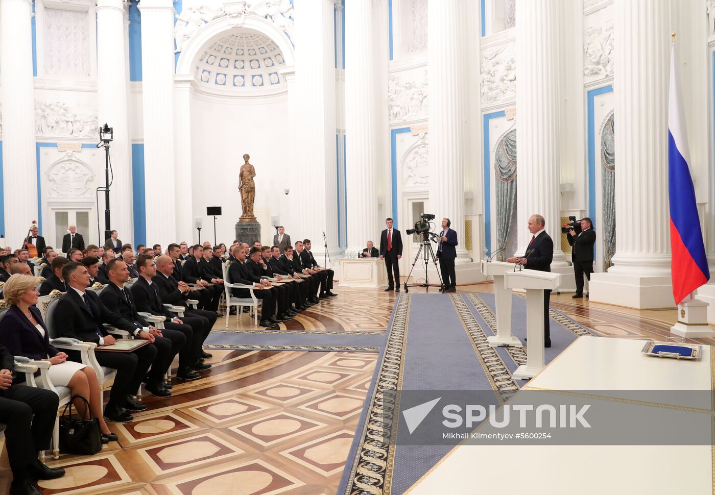 President Putin presents state decorations to Russian national footabll team