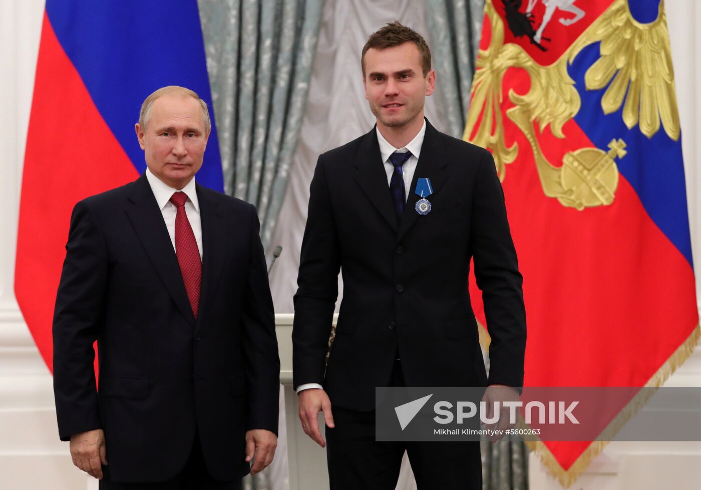 President Putin presents state decorations to Russian national footabll team