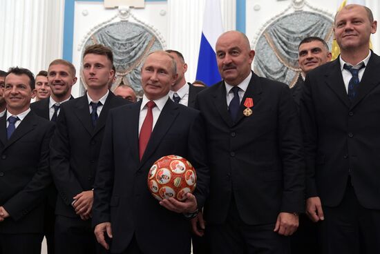 President Putin presents state decorations to Russian national footabll team