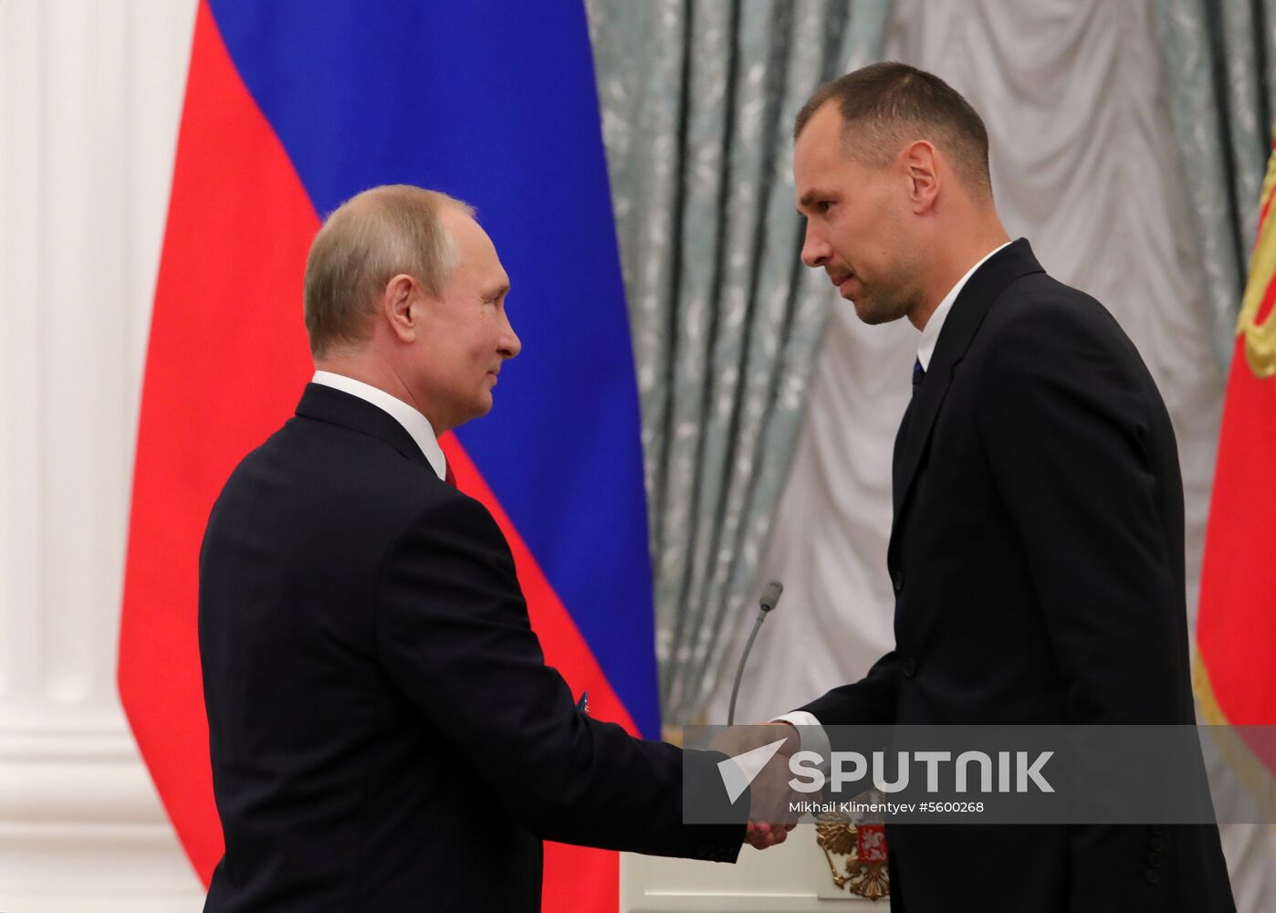 President Putin presents state decorations to Russian national footabll team