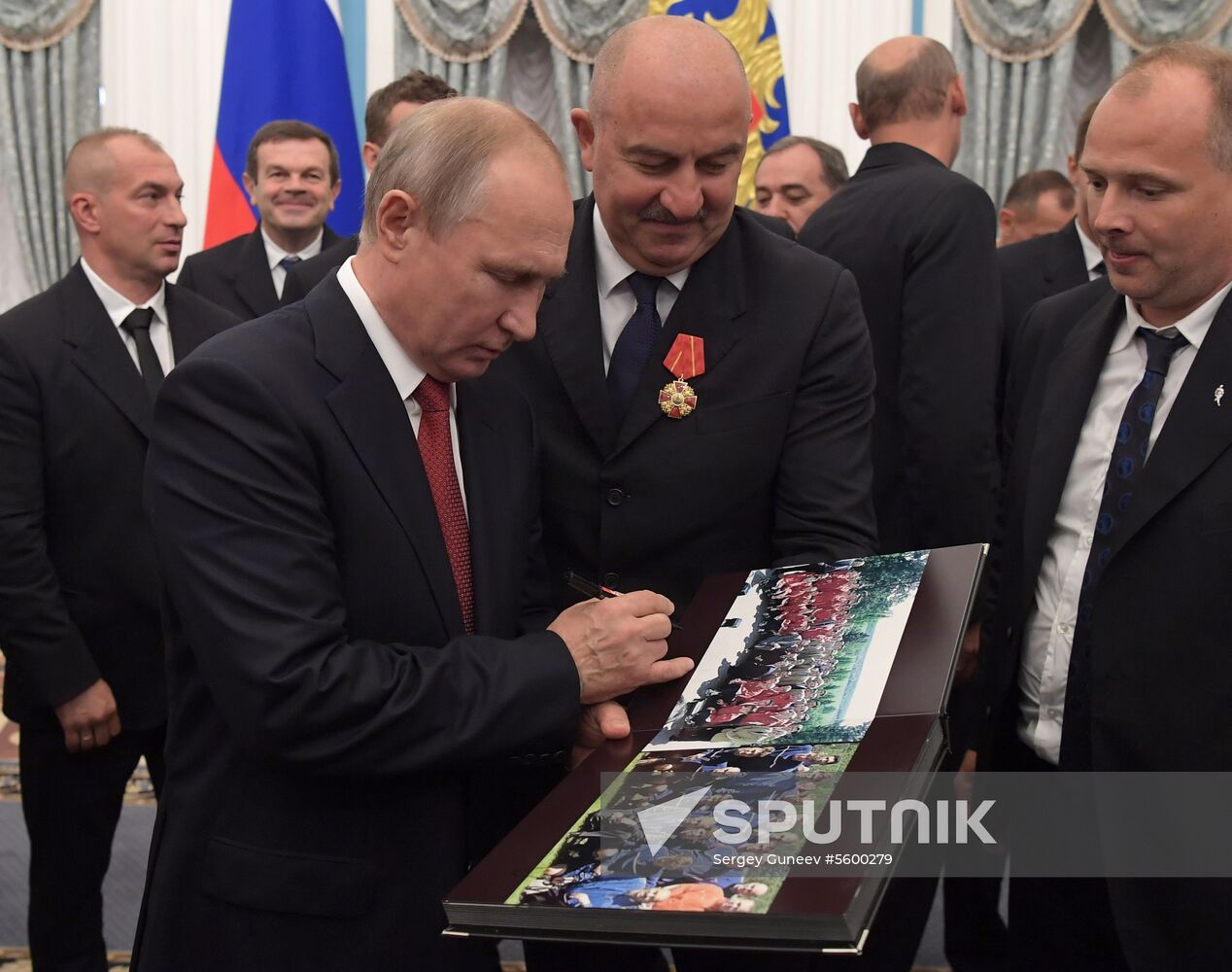 President Putin presents state decorations to Russian national footabll team