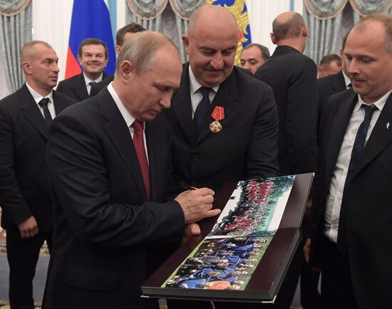 President Putin presents state decorations to Russian national footabll team