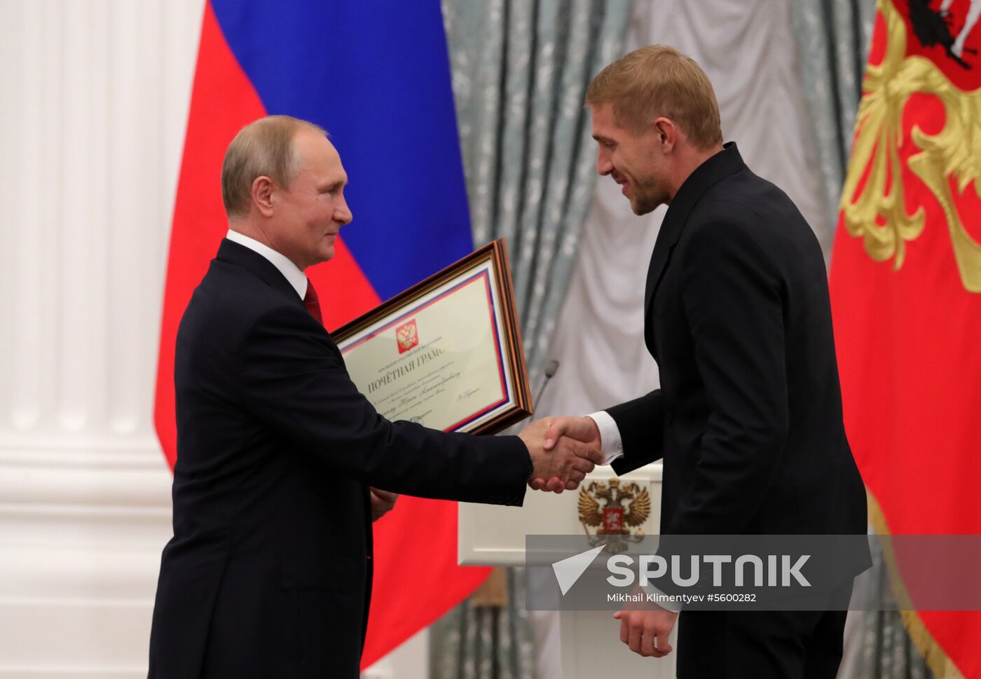 President Putin presents state decorations to Russian national footabll team