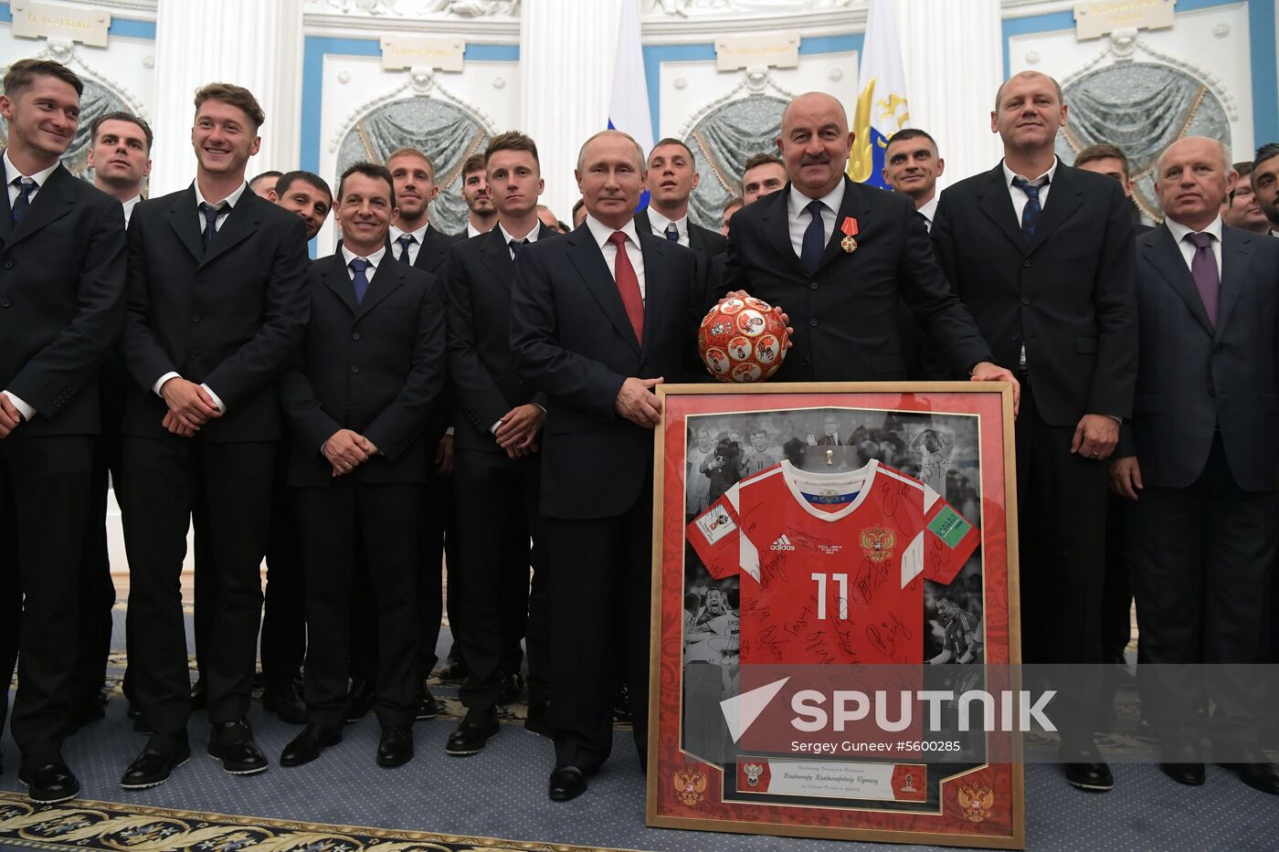 President Putin presents state decorations to Russian national footabll team