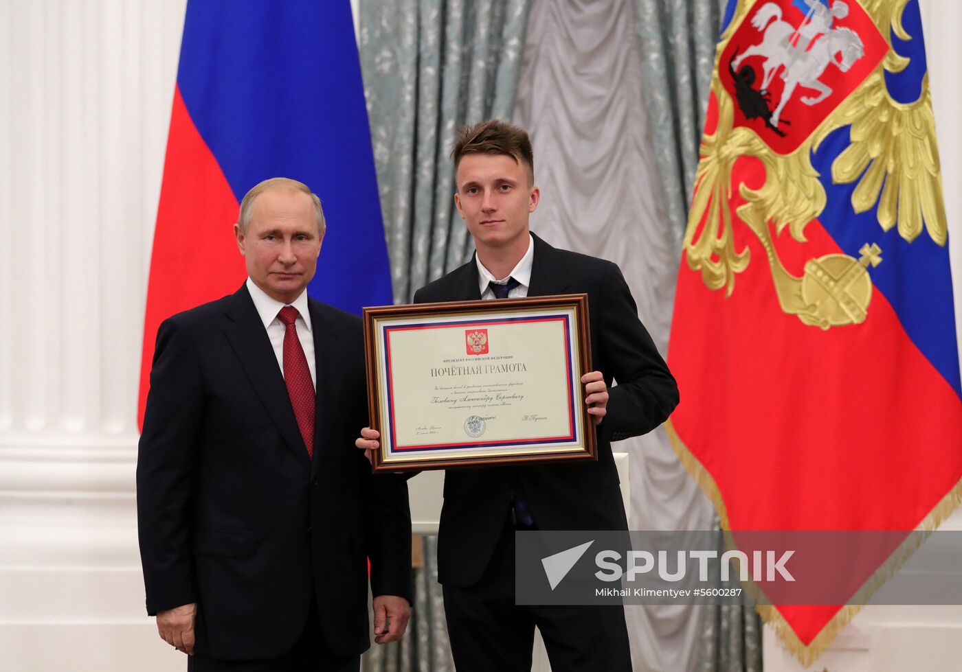 President Putin presents state decorations to Russian national footabll team