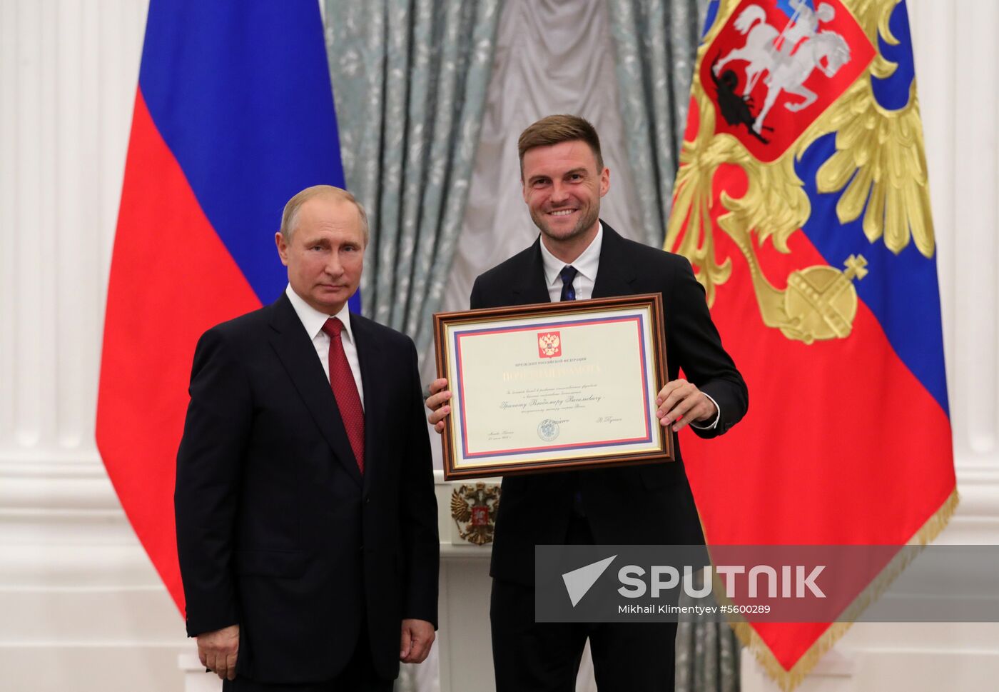 President Putin presents state decorations to Russian national footabll team