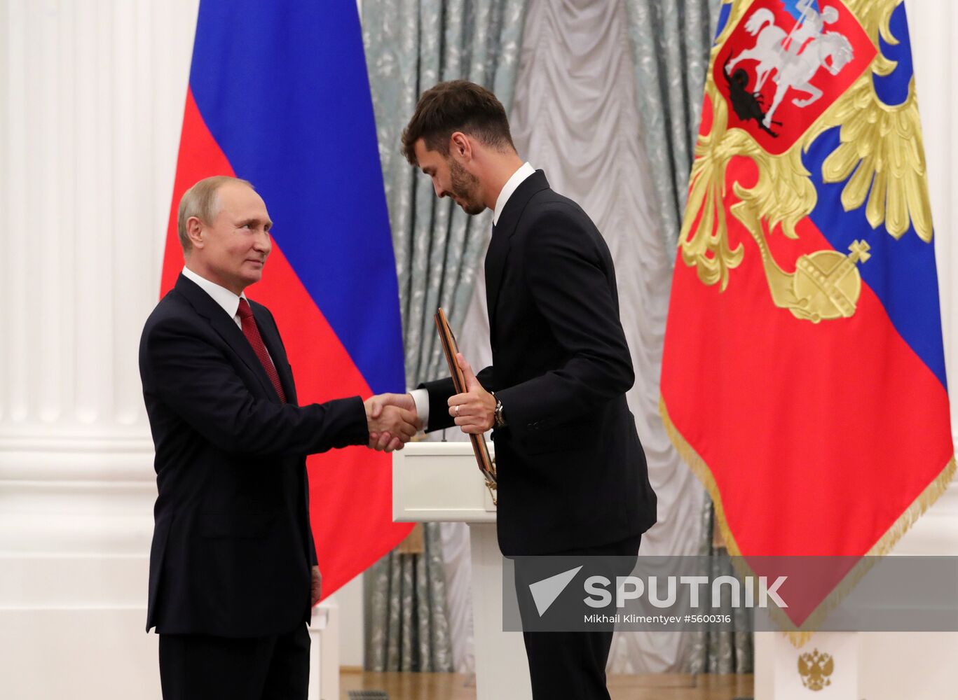 President Putin presents state decorations to Russian national footabll team