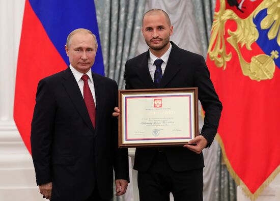 President Putin presents state decorations to Russian national footabll team