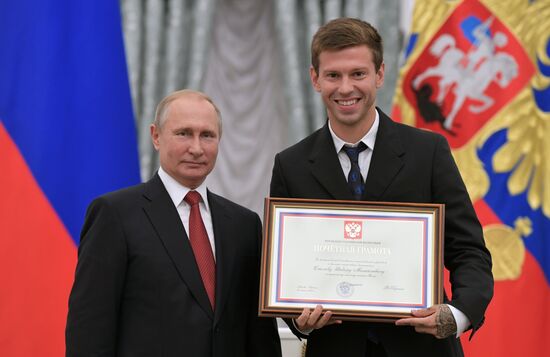 President Putin presents state decorations to Russian national footabll team