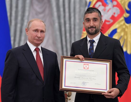 President Putin presents state decorations to Russian national footabll team