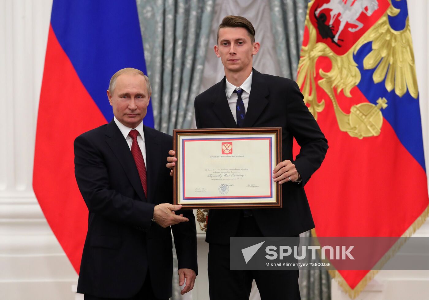 President Putin presents state decorations to Russian national footabll team