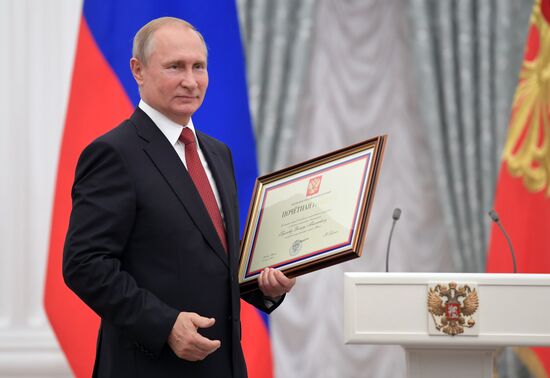 President Putin presents state decorations to Russian national footabll team