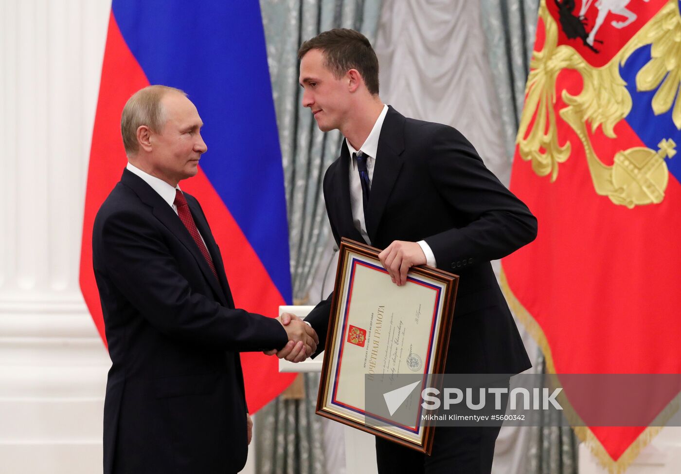 President Putin presents state decorations to Russian national footabll team