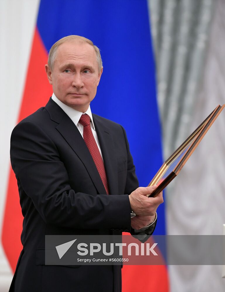 President Putin presents state decorations to Russian national footabll team