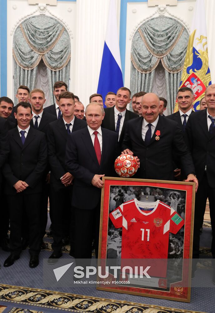 President Putin presents state decorations to Russian national footabll team