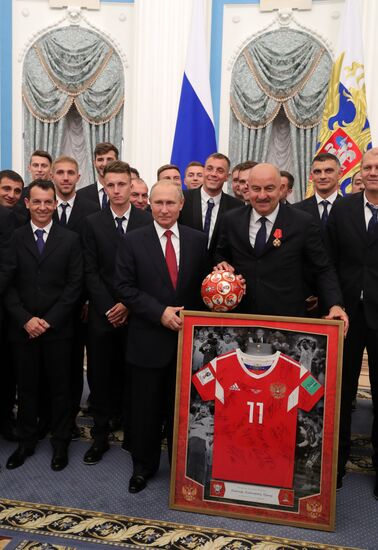 President Putin presents state decorations to Russian national footabll team