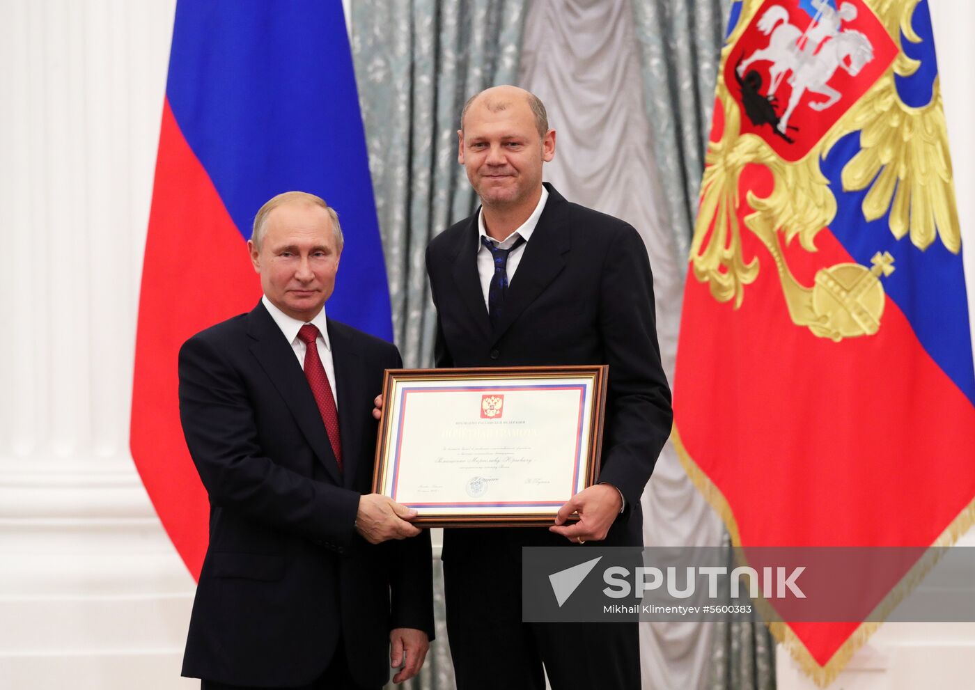 President Putin presents state decorations to Russian national footabll team