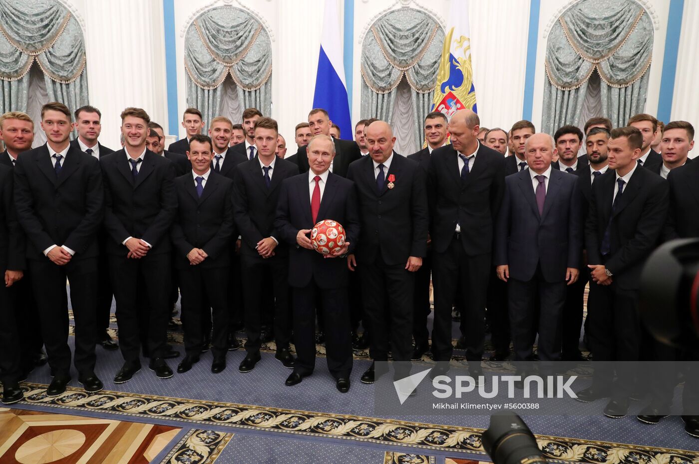 President Putin presents state decorations to Russian national footabll team