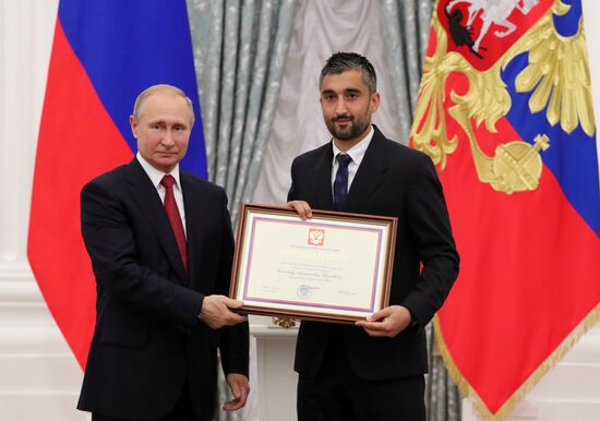 President Putin presents state decorations to Russian national footabll team