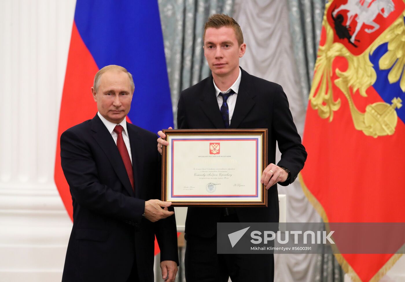 President Putin presents state decorations to Russian national footabll team