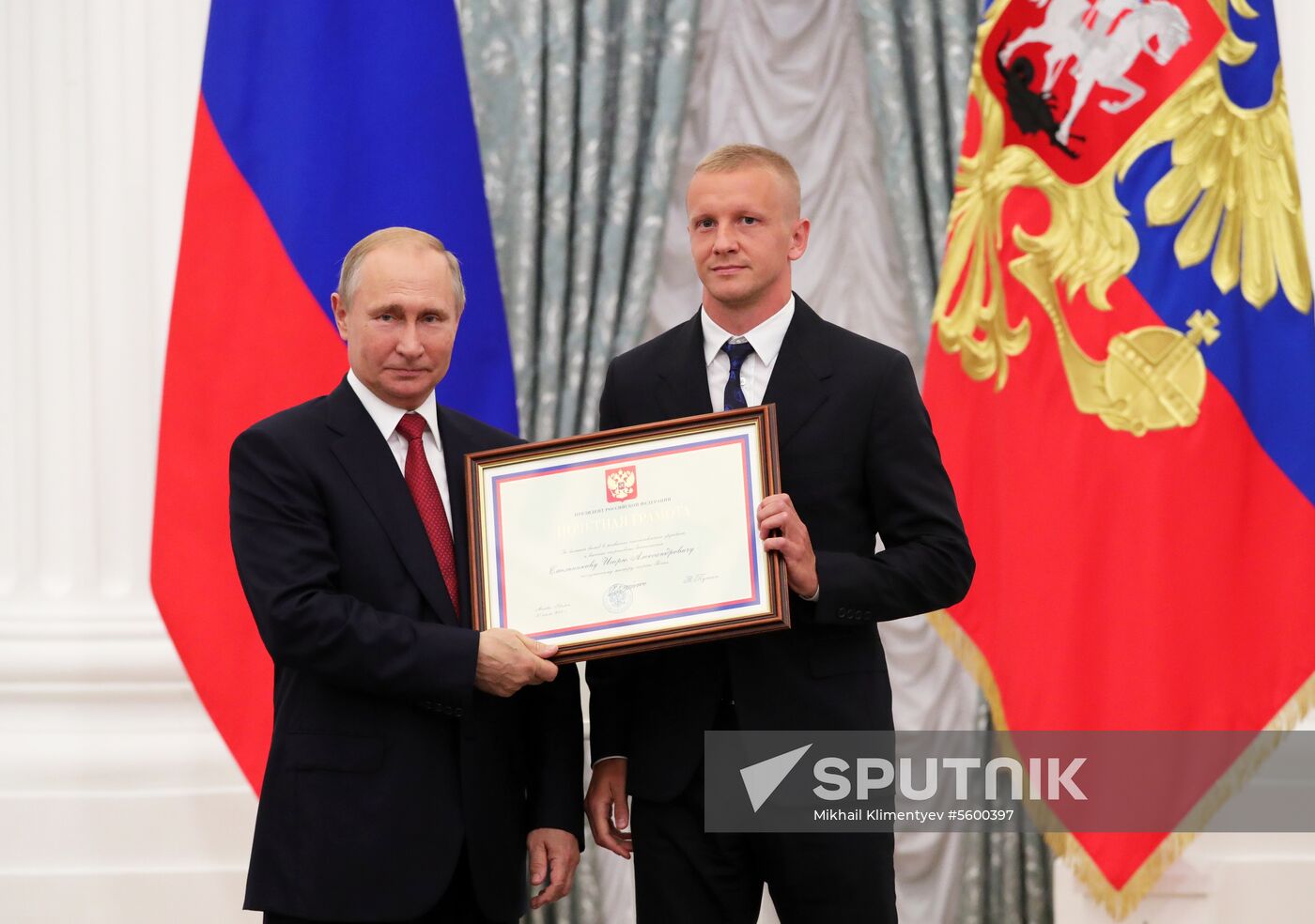 President Putin presents state decorations to Russian national footabll team