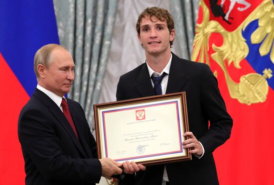 President Putin presents state decorations to Russian national footabll team