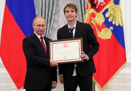 President Putin presents state decorations to Russian national footabll team