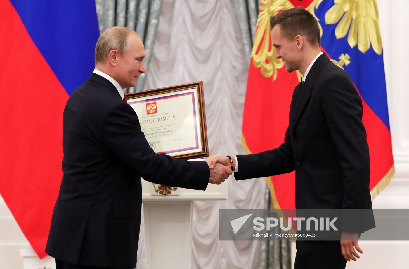 President Putin presents state decorations to Russian national footabll team