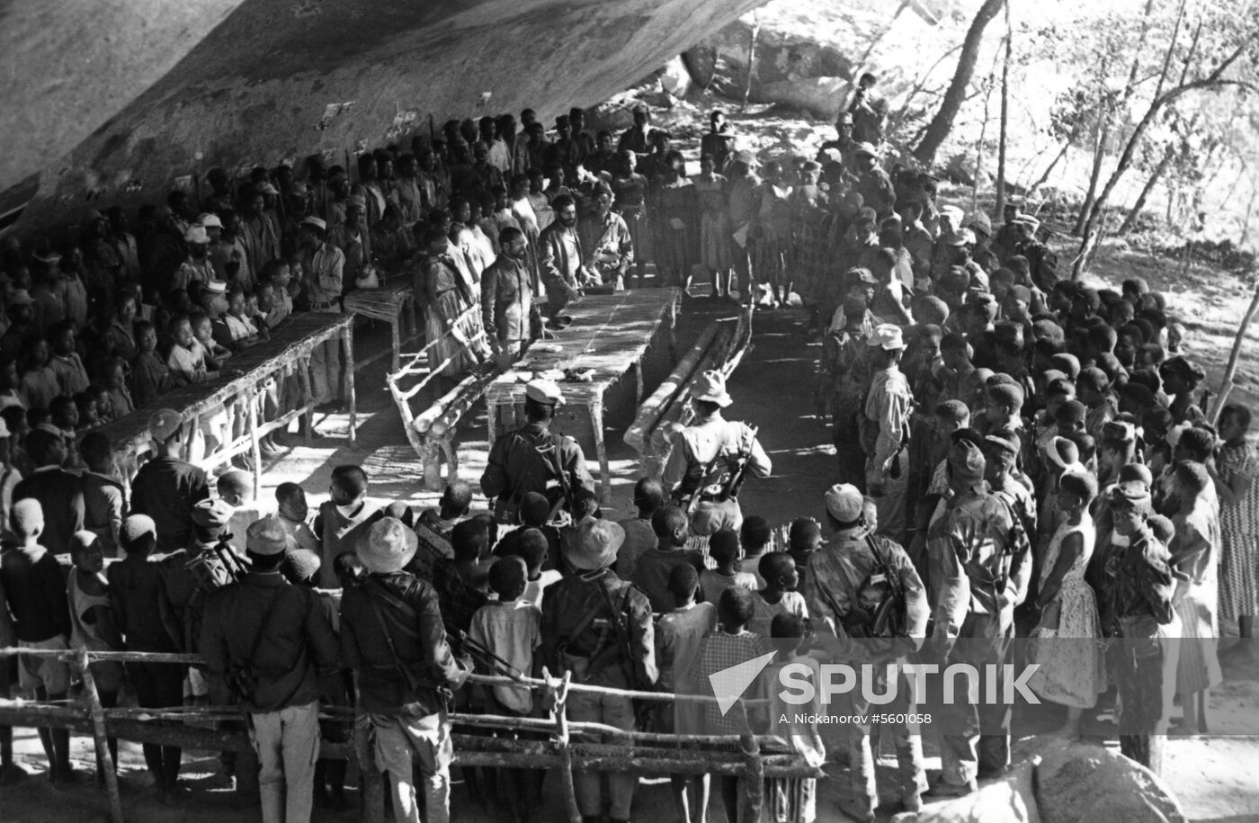 Soviet journalists meet with FRELIMO leaders