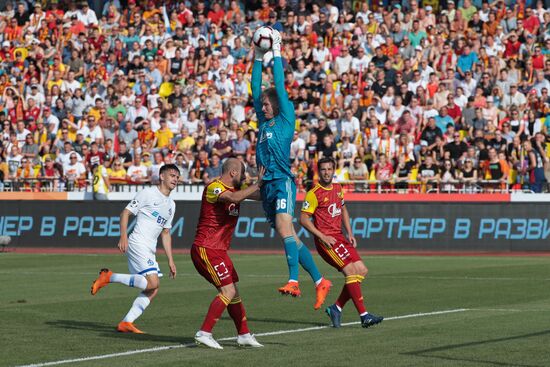 Football. Russian Premier League. Arsenal vs. Dynamo