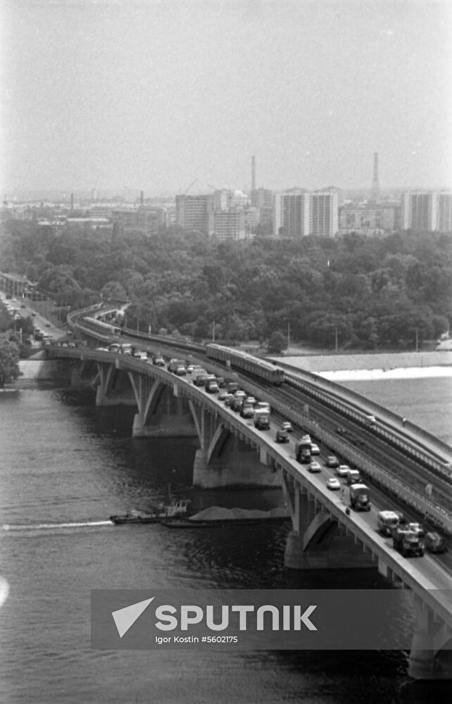 Rusanovsky metro bridge