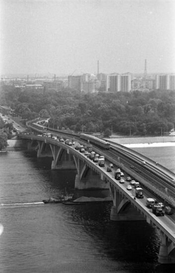 Rusanovsky metro bridge