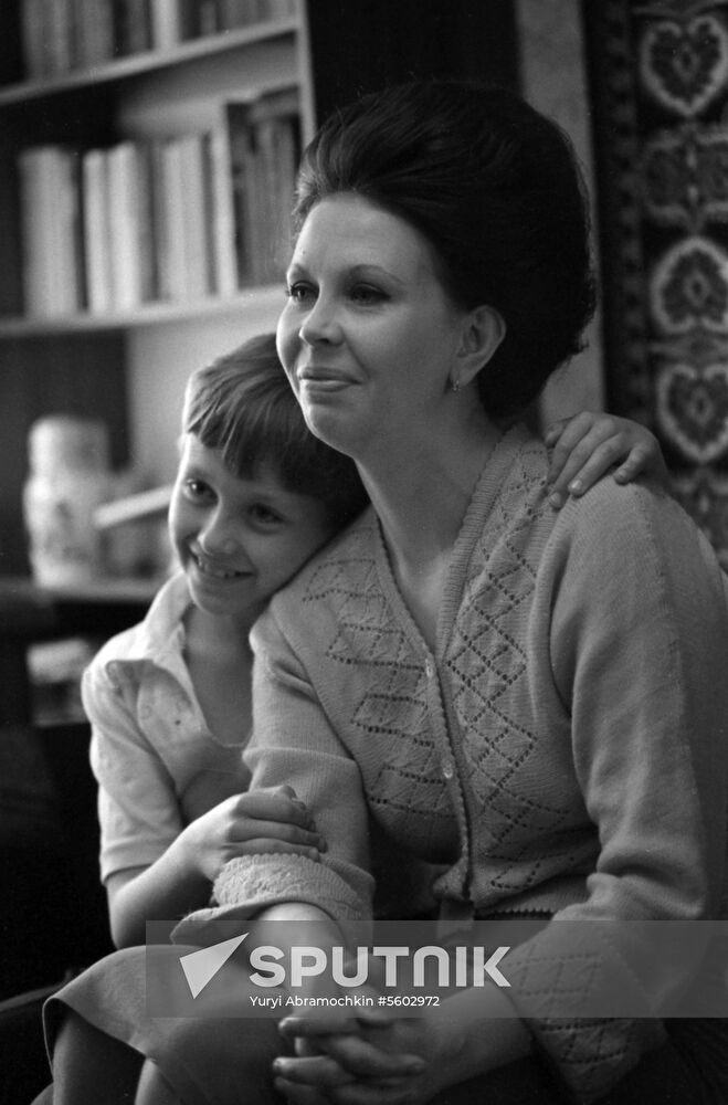 Ludmila Vasilchenko of Donetsk worsted spinning mill